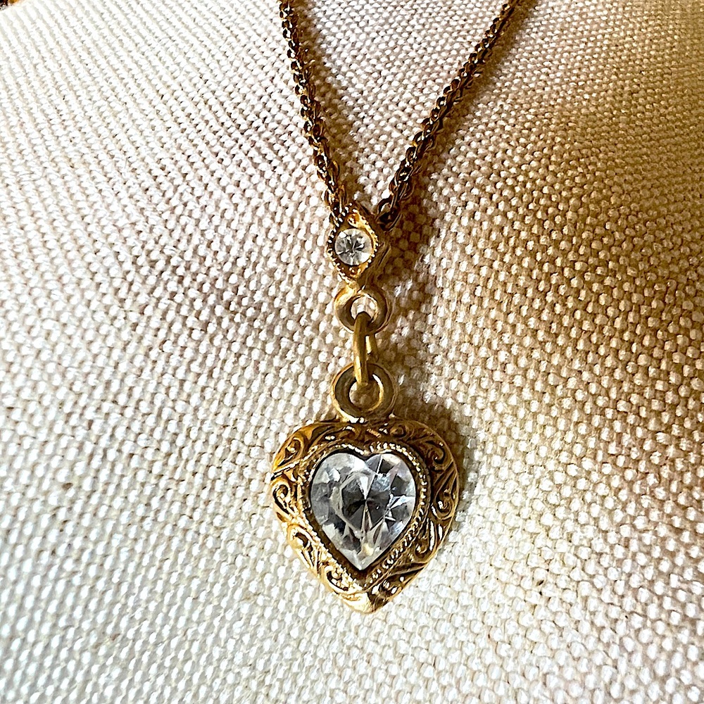 1928 Crystal Inlayed Heart Drop Gold Plated Necklace with filigree Design ✨💫